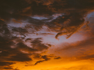 Naklejka premium Wolkenhimmel nach Sonnenuntergang