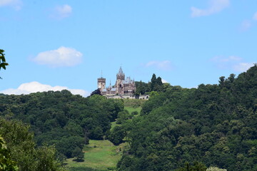 Fototapeta na wymiar Schloss Drachenburg auf dem Drachenfels