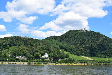 Drachenfels über Köngswinter mit beiden Burgen