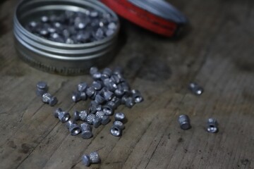 Munition for airguns, pellets with metal box