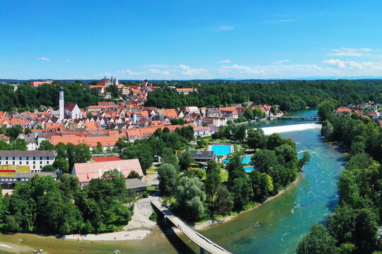 Luftbild von Landsberg am Lech mit Sehensw&uuml;rdigkeiten von der Stadt