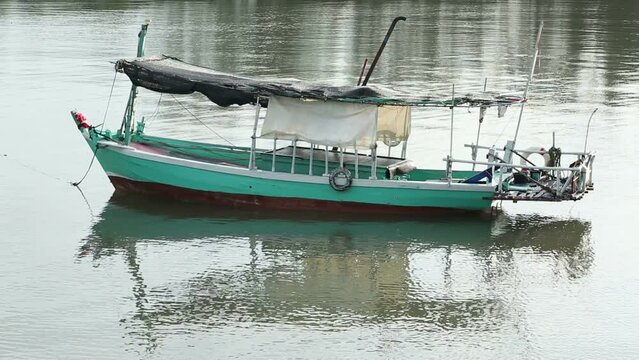 Green fisher boat 