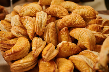 Puff pastry buns with filling