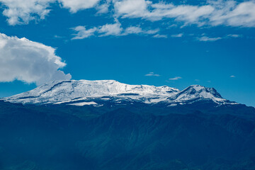 Fototapeta na wymiar Nevado del RUIZ, Cumanday