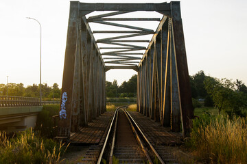 Stary nieużywany most kolejowy nad Wierzycą podczas zachodu słońca. Starogard Gdański, Poland AfterFotoJpg