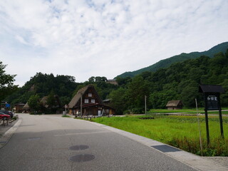 夕暮れ時の村　日本