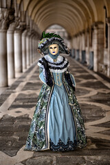 Fototapeta na wymiar Traditional masked costumes in Venice, Italy