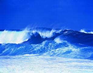 Fototapeta premium 押し寄せる波