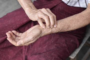 Self-examination of pulsation. Counting pulse rate.