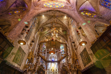 baldaquino obra de Antoni Gaudí, capilla real, Catedral de Mallorca , siglo  XIII, Monumento...