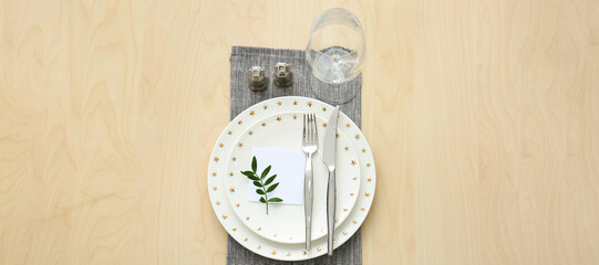 Simple table setting with floral decor