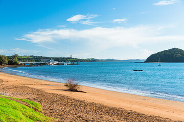ニュージーランド　ベイ・オブ・アイランズのパイヒアのビーチの朝の風景