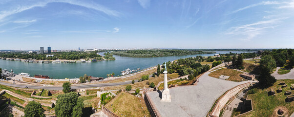 Obraz premium Aerial view of Belgrade Kalemegdan park and the Victor monument. Serbian capital at sunrise 