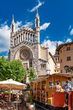 St. Bartholomew church and the historic tram in the old center of S&oacute;ller - 1478