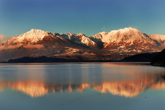 Reflexe Bilder Durchsuchen 238,366 Archivfotos, und