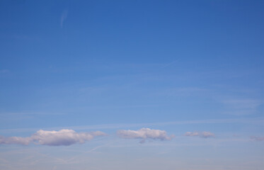 Naklejka na ściany i meble Blauer Himmel mit Wolken