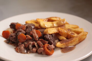 Boeuf bourguignon with french fries