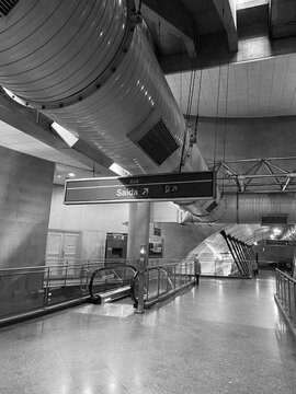 scalator in subway