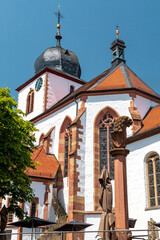 Fototapeta na wymiar Gotische St. Georg-Kirche von Wachenheim an der Weinstraße, Rheinland-Pfalz, Deutschland