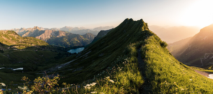Seealpsee in den bayerischen Alpen, Allg&auml;u, Bergpanorama