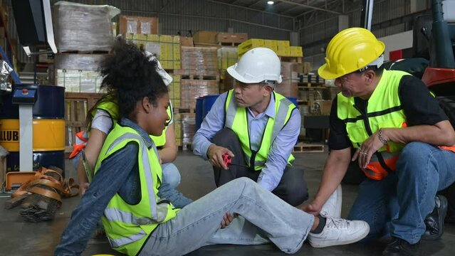 A warehouse is a place for storing and distributing goods. Therefore, the safety concern is of the utmost importance. An accident involving people It is something that requires the utmost care.
