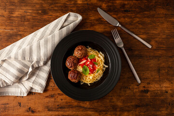 Meatballs with spaghetti in sugo sauce