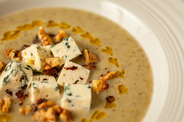 Pear Cream with Gorgonzola Cheese