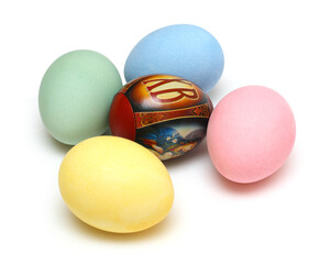 Fototapeta na wymiar easter - colored eggs on white