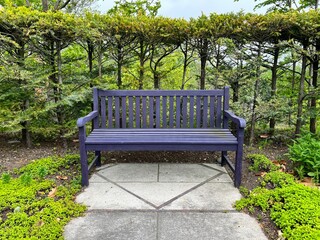 木のベンチ
