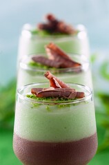 Musse de chocolate com creme de menta