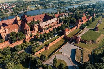 Fototapeta na wymiar The castle in Malbork in the rays of dawn