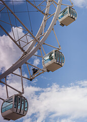 Riesenrad in Malage Ausschnitt mit drei Gondeln