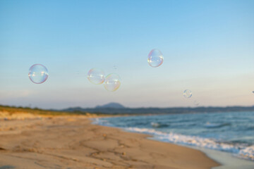 海とシャボン玉