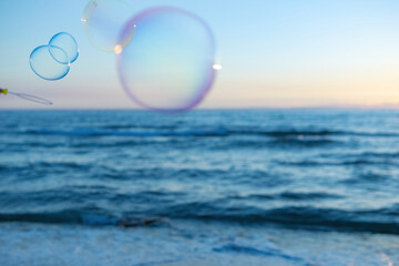 海とシャボン玉