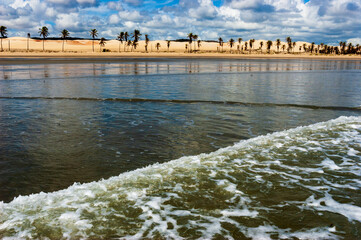 dunas vistas da praia de ponta do mel, litoral do rio grande do norte, brasil
