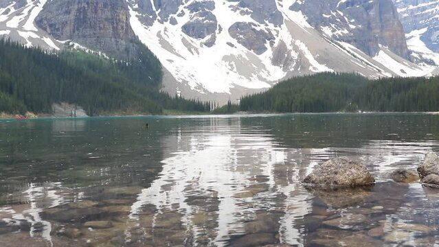 Le lac Moraine dans le parc national de Banff dans la province de l'Alberta au Canada
