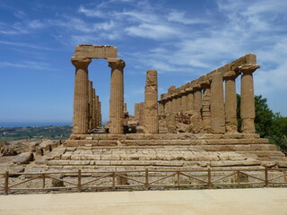Obraz premium Sicily: the temple of Juno (or Hera) in the Valley of the Temples, Agrigento