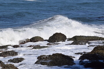 岩場の荒波 日本海