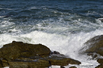 岩場の荒波 日本海