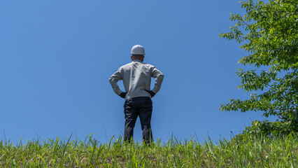 作業服姿の男性｜建設業イメージ