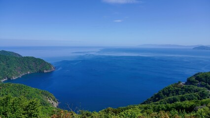 三方五湖展望台から見下ろすコバルトブルーの日本海の情景＠福井
