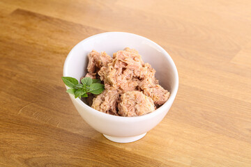 Canned tuna fish with oil