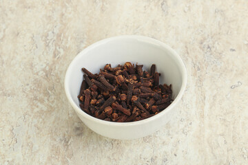 Dry Clove aroma in the bowl