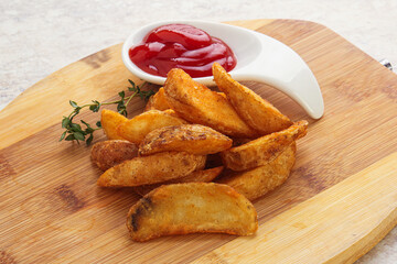 Fried rustic potato with tomato ketcup