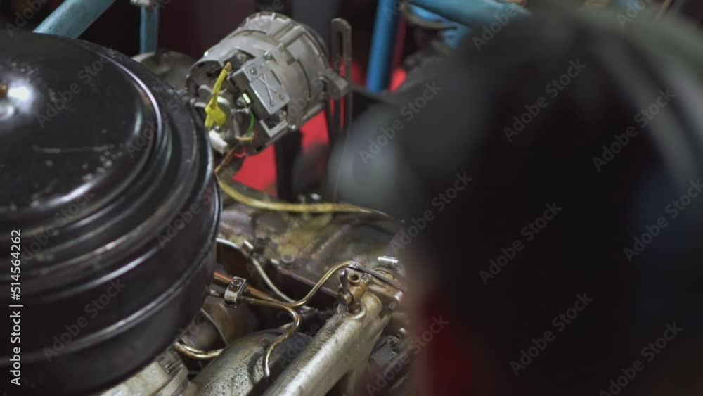 Aufkleber rotating pistons inside the mechanism. clip the inside of the car. spinning motor from the inside. t