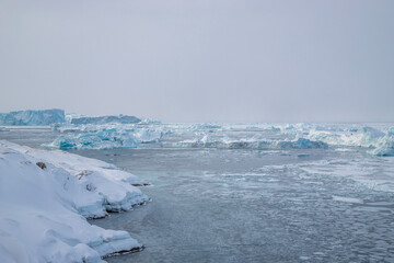 Fototapeta na wymiar ice on the sea