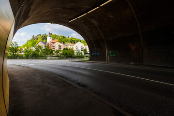 2022-05-13, GER, Bayern, Passau: Blick aus dem stadteinw&auml;rts f&uuml;hrenden Georgsbergtunnel, Blickrichtung Ilzstadt.