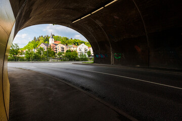 2022-05-13, GER, Bayern, Passau: Blick aus dem stadteinwärts führenden Georgsbergtunnel, Blickrichtung Ilzstadt.