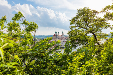 2022-05-13, GER, Bayern, Passau: Blick über die Donau auf die Altstadt von Passau. Zu sehen sind...