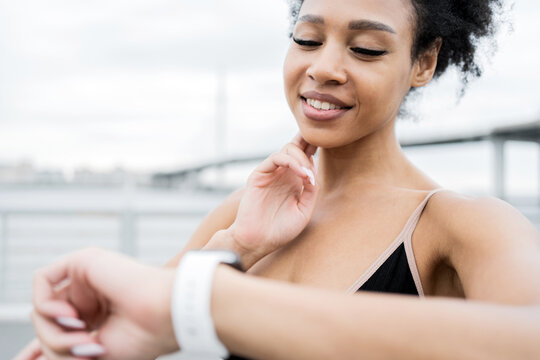 Runner smart fitness watch uses female athlete, pulse and calorie count. Copy space